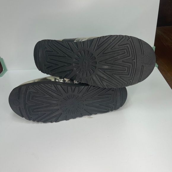 Women’s Classic Clear Mini Marble Ugg Logo size 9 - Picture 7 of 7